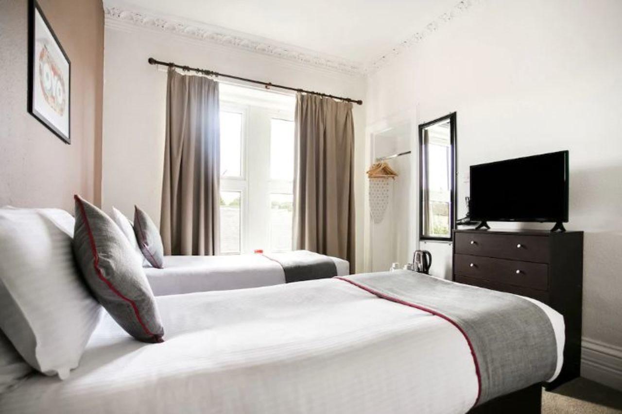 OYO Corner Hotel Carnoustie Eksteriør bilde