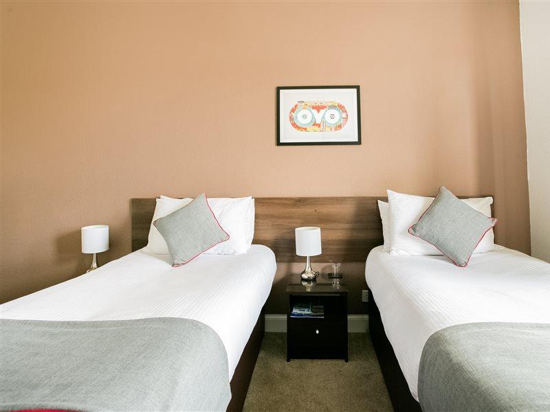 OYO Corner Hotel Carnoustie Eksteriør bilde