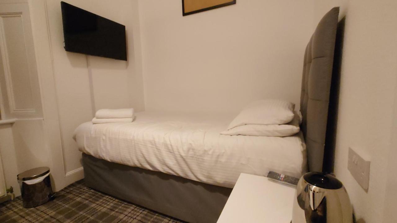 OYO Corner Hotel Carnoustie Eksteriør bilde