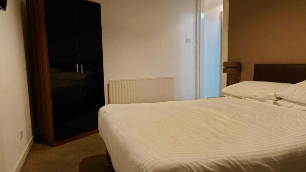 OYO Corner Hotel Carnoustie Eksteriør bilde